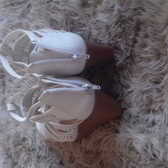 Woman new sandals size 7.5 wedge - Picture 4 of 7